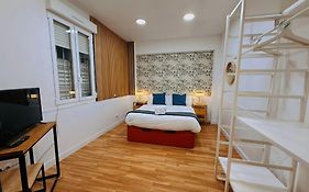Hola Rooms